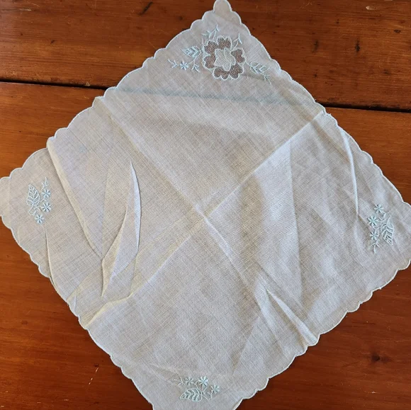 Vintage Hankies - Picture 7 of 7